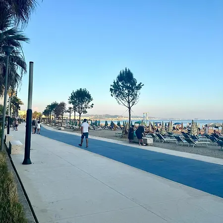 アパート Mona Seaside With Parking