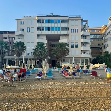 Mona Seaside With Parking