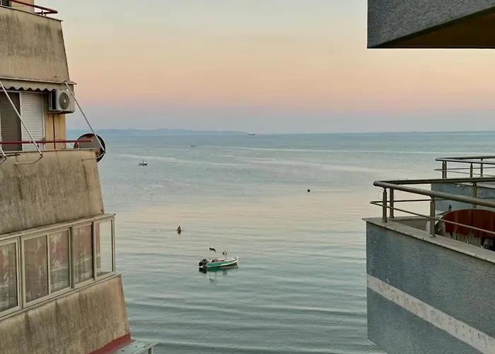 Mona Seaside With Parking 公寓